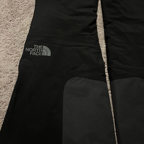 Northface Waterproof, Insulated Ski Pants/ Snow Bibs Womens - Picture 10 of 13